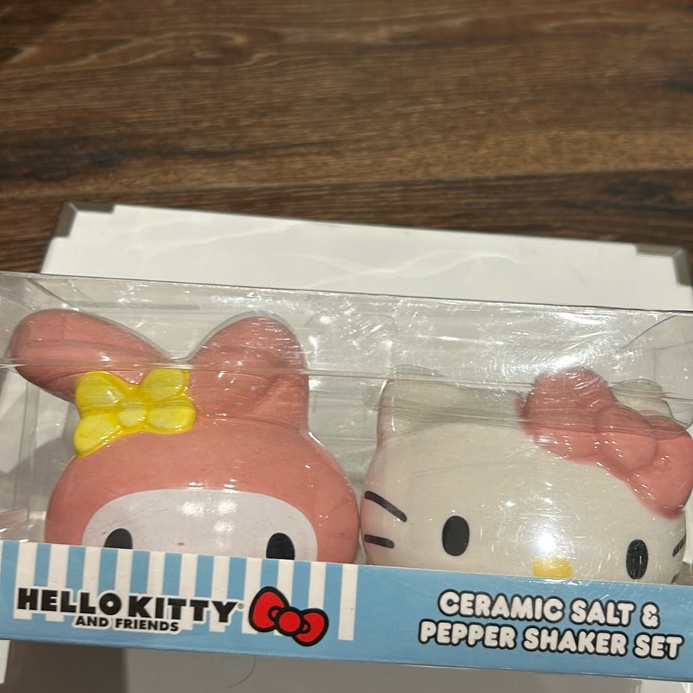 NEW Sanrio Salt and Pepper Shaker Set Hello Kitty & My Melody
